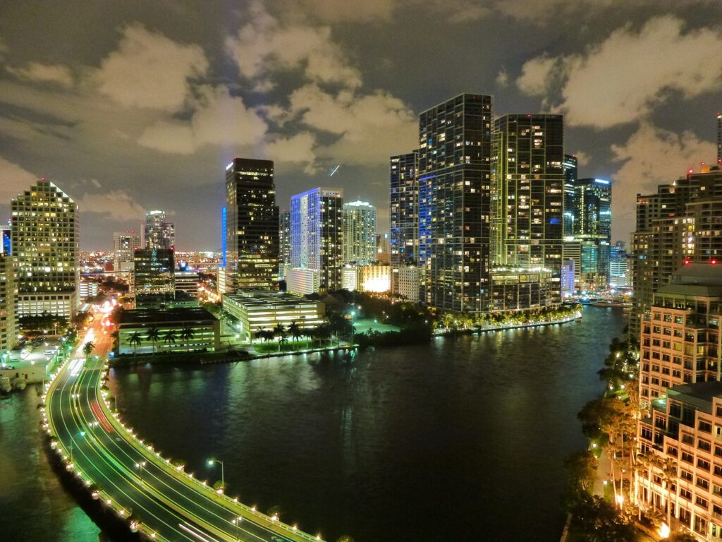skyline night view building city skyscraper 1151115 pxhere.com