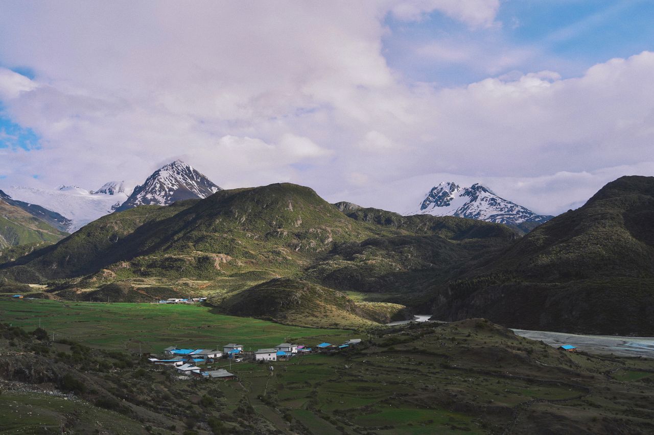 5 Days Lijiang-Shangri-La Hiking Tour (Tiger Leaping Gorge|Baishuitai|Niru Village|Abuji Lake) 5 Days Lijiang-Shangri-La Hiking Tour (Tiger Leaping Gorge|Baishuitai|Niru Village|Abuji Lake)